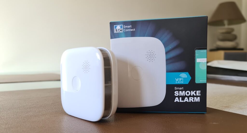 photo du détecteur de fumée connecté LSC smart smoke alarm
