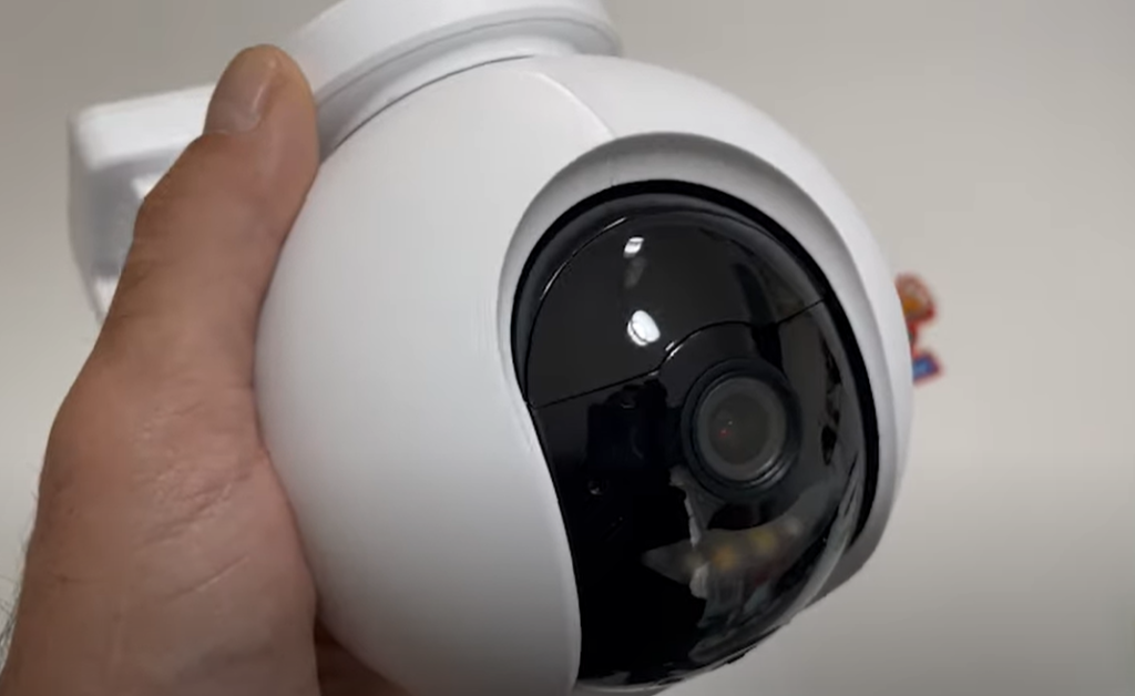 Camera extérieure EZVIZ CB8 - orientable à 360° - WiFi - Framboise 314, le  Raspberry Pi à la sauce française.