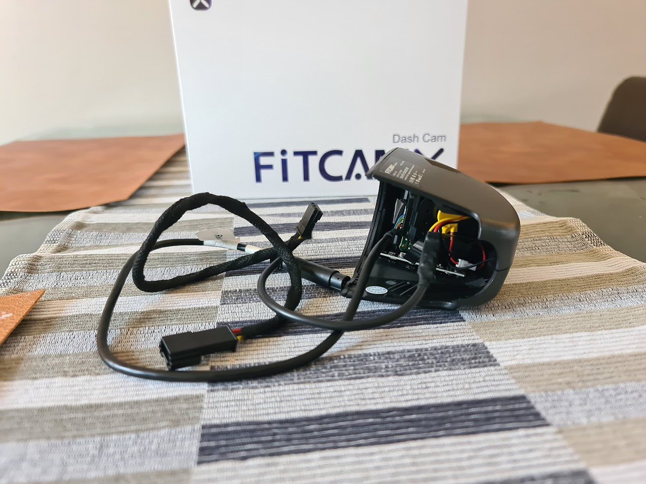 FitCamX : Une dashcam à l’intégration parfaite - AutoDomo