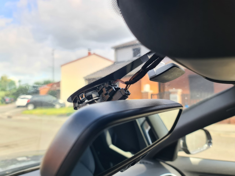 FitCamX : Une dashcam à l’intégration parfaite - AutoDomo
